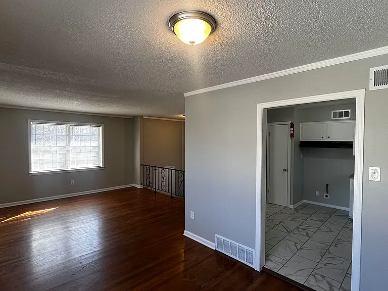 2547 Courtney Dr — Photo 4