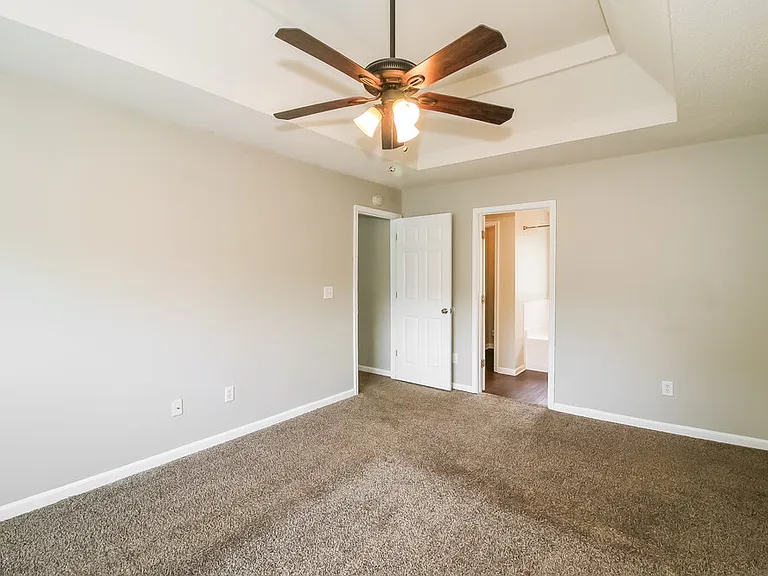 412 Peterson Dr — Photo 11