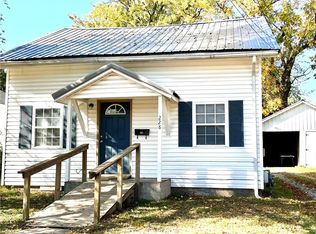 228 S Lynn St, Nevada, MO 64772