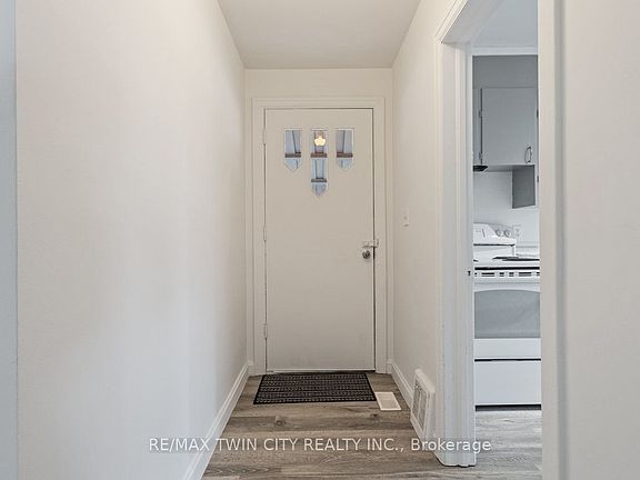 5th image of 848 Colborne St E
