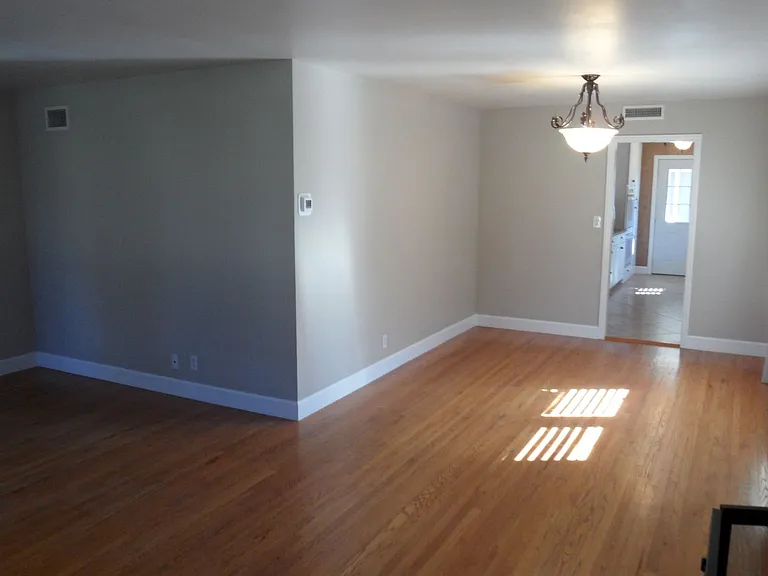 445 N Pine St — Photo 8
