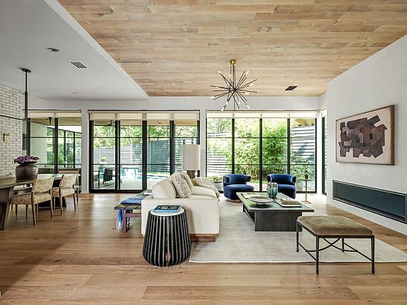 4th image of 1102 Heritage Way