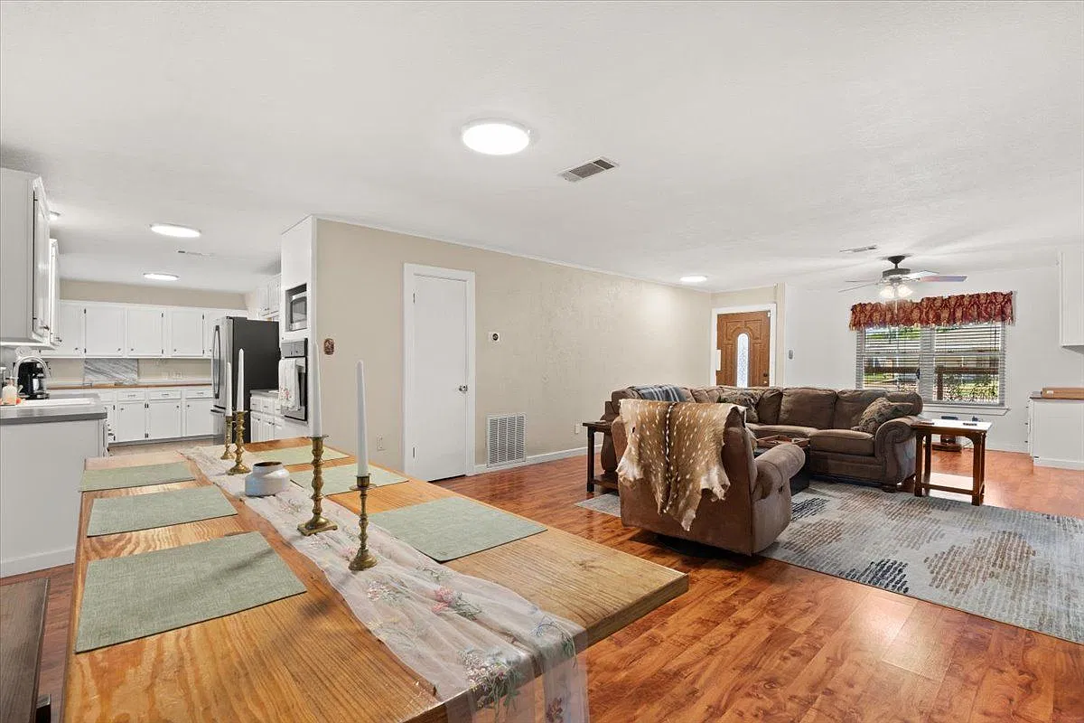 3 bed, 1.5 bath, 1528 sqft, $2,500 — Photo 4