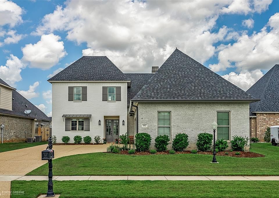 1st image of 602 Dumaine Dr