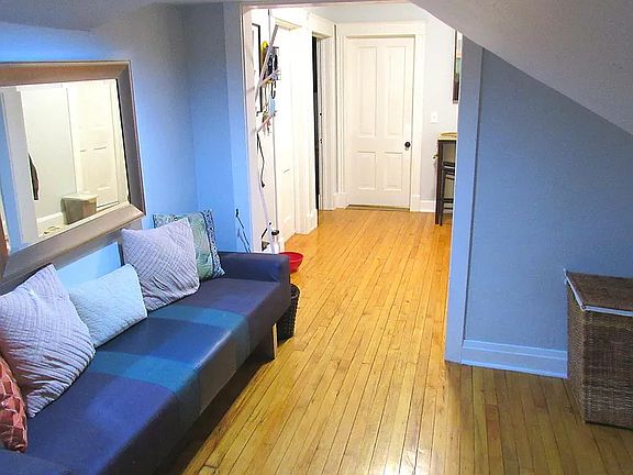 Entry (facing cross hall)