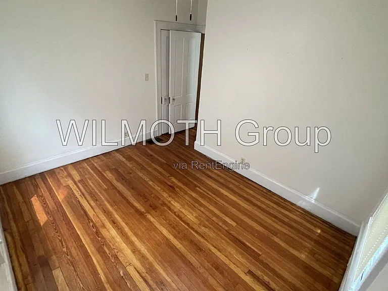 537 E 11th St #1 — Photo 11