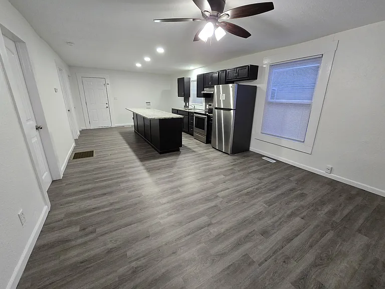 1207 W Florida St — Photo 5