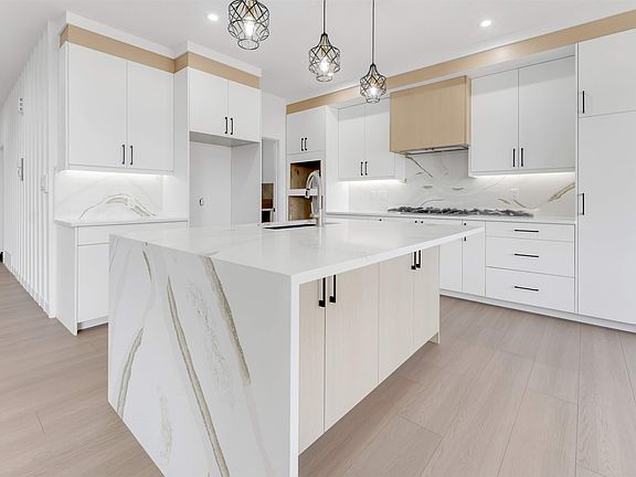 4th image of 138 Creekside Ln