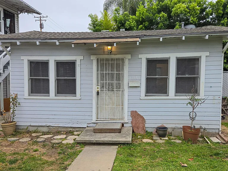 r7216 — Photo 1