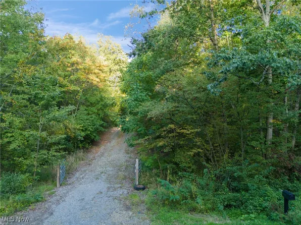 1135 N Mahoning Portage Co Line Rd, Lake Milton, OH 44429