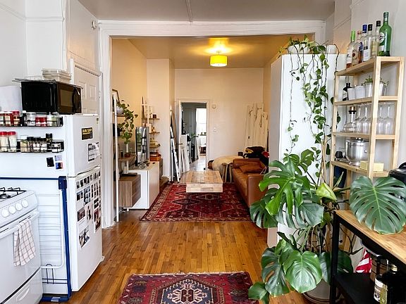 2nd image of 271 Linden St APT 3L