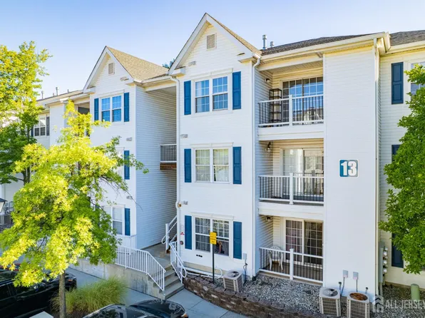 1326 Waterford Dr, Edison, NJ 08817