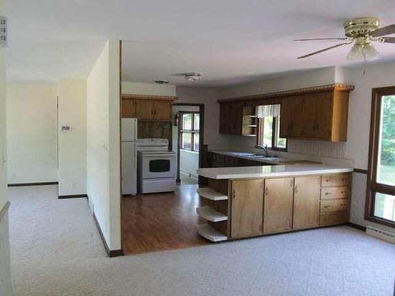 5th image of 1023 W Wisconsin Ave
