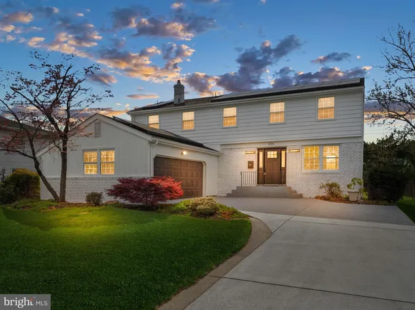 206 Ramblewood Pkwy, Mount Laurel, NJ 08054