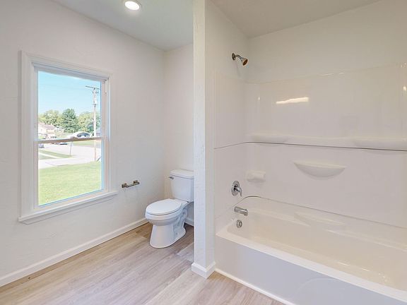4th image of 406-408 Church St #406