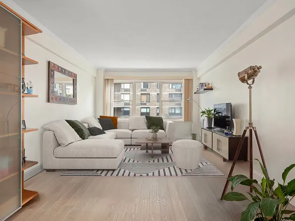 310 E 49th St APT 9D, Manhattan, NY 10017