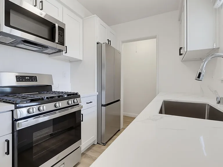 6633 Crenshaw Blvd #8 — Photo 1