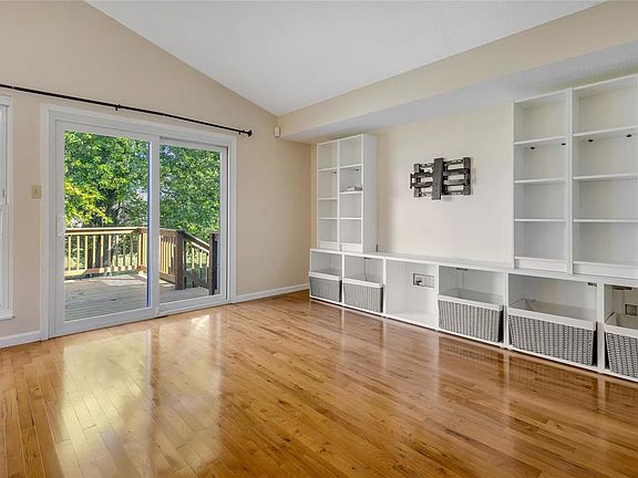 4th image of 2113 Hungerford Dr
