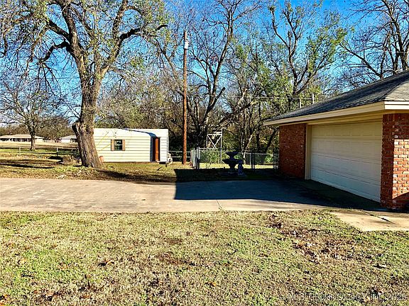 2nd image of 1402 Bell Creek Dr