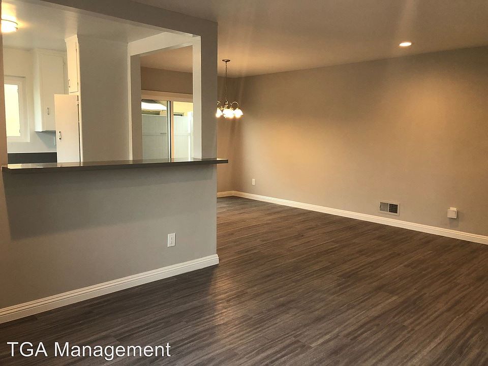 1st image of 1135 S Doheny Dr APT 01