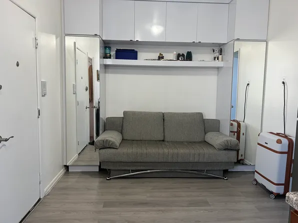 382 Avenue P image 2 of 19