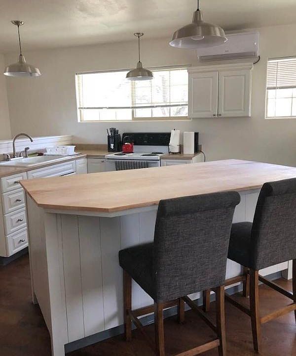 1st image of 3525 Lakeshore Blvd Unit 2