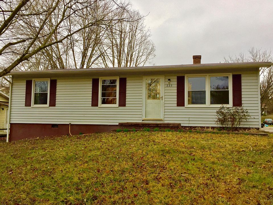 1st image of 223 E 35th St