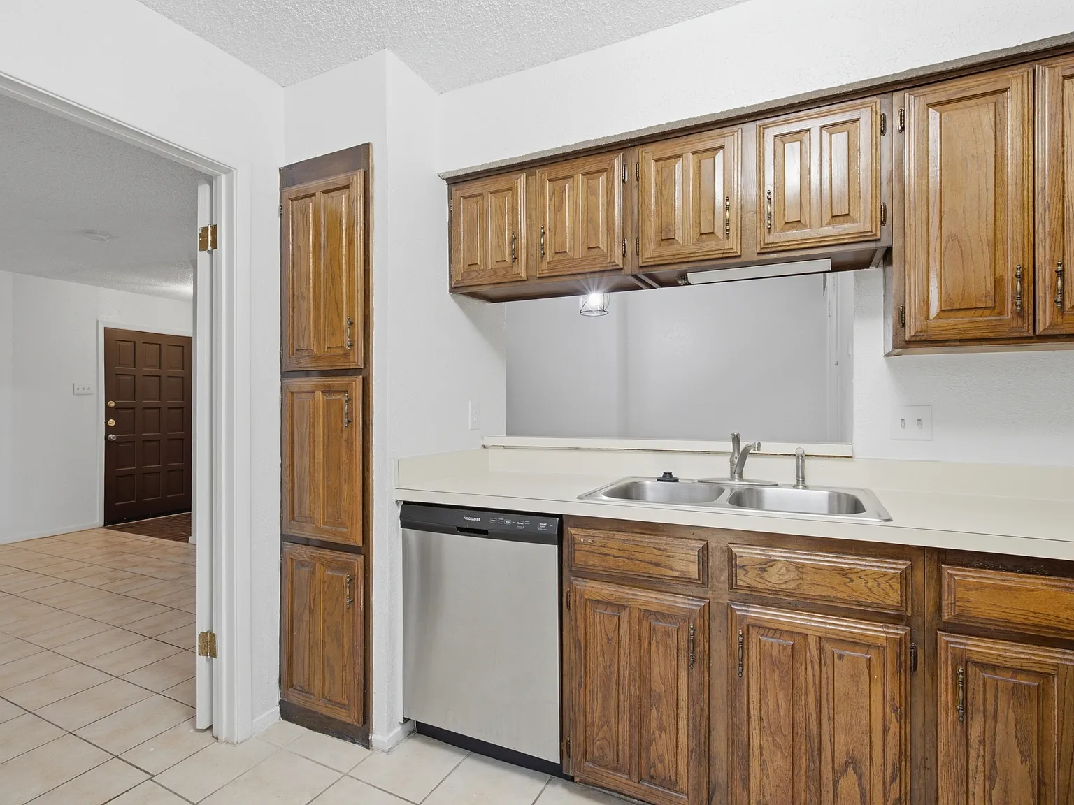 14800 Enterprise Dr — Photo 3