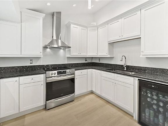 4th image of 2528 SW 30th Ter