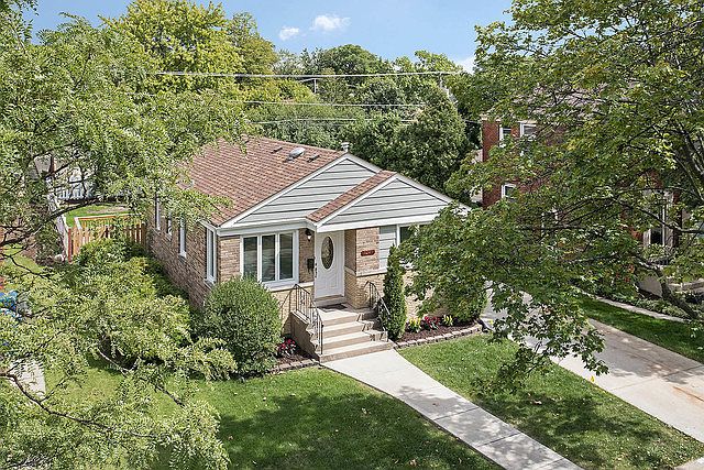 2nd image of 1241 Beach Ave