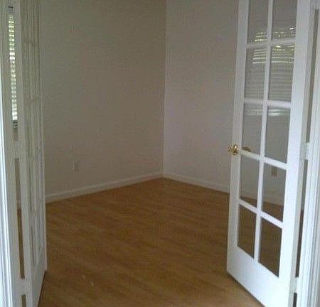 3rd image of 100 Saybrook Ave