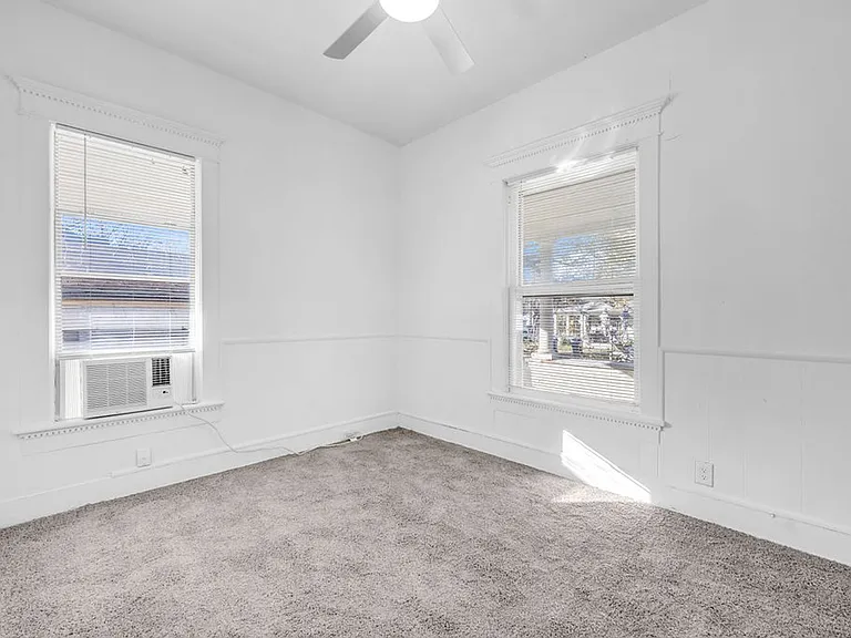 526 W Munson St — Photo 27