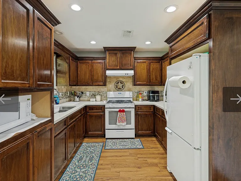 12210 Pompton Dr — Photo 6