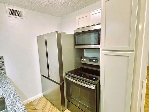 2nd image of 1901 N 10th St #3