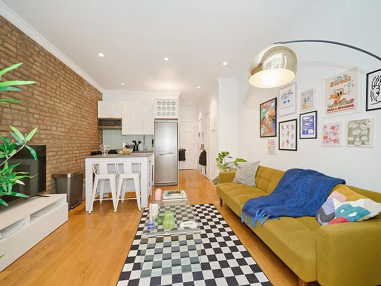 321 E 78th St #2D — Photo 1