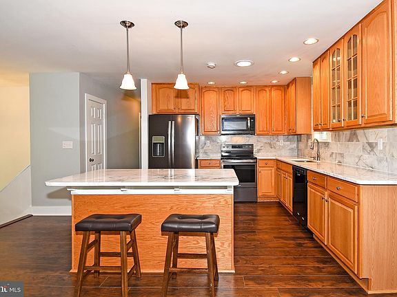 5th image of 10 Saint James Ct