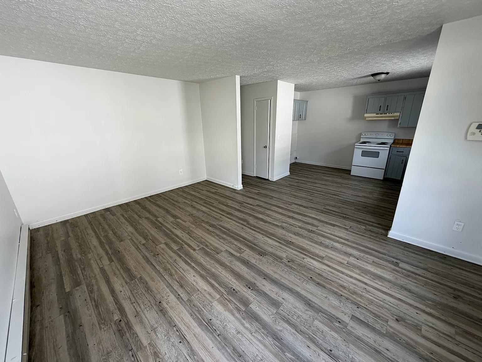 844 Argle Avenue - B — Photo 2
