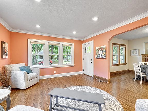 5th image of 3044 37th Ave S