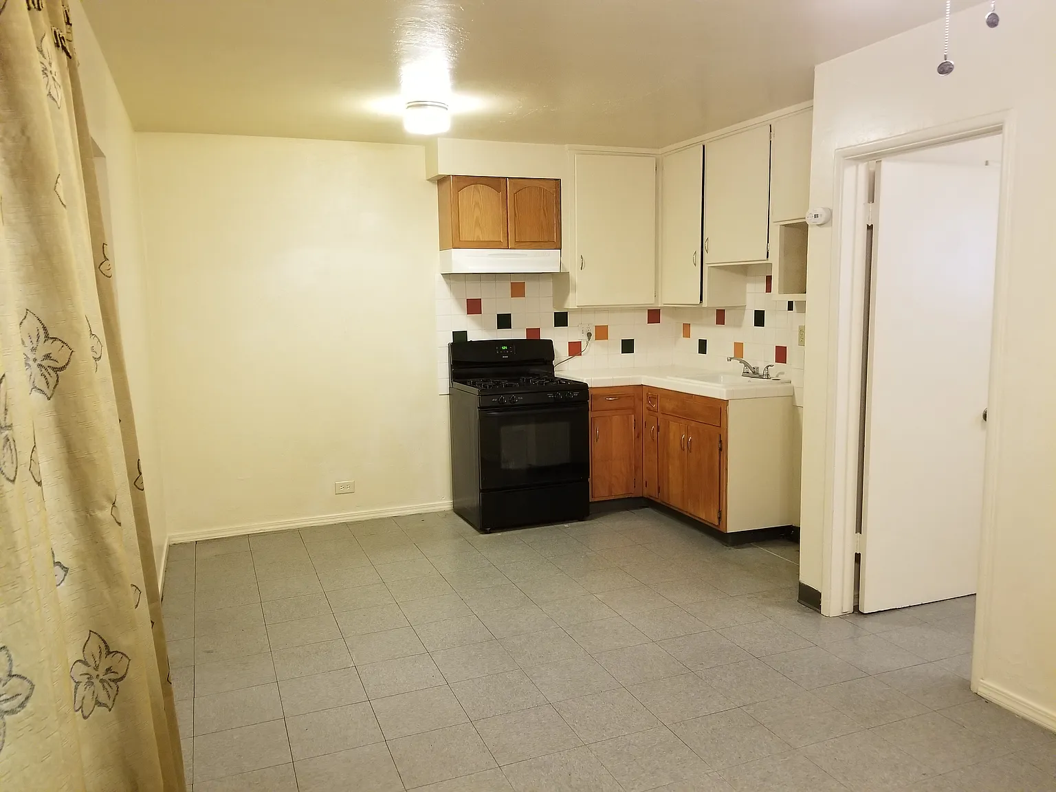 1 bed, 405 sqft, $830 — Photo 4