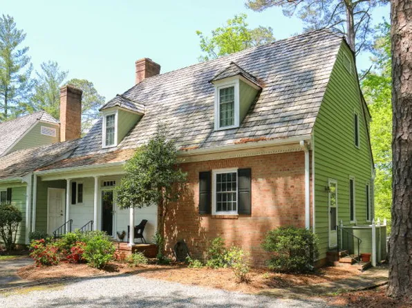 66 The Grn, Weems, VA 22576