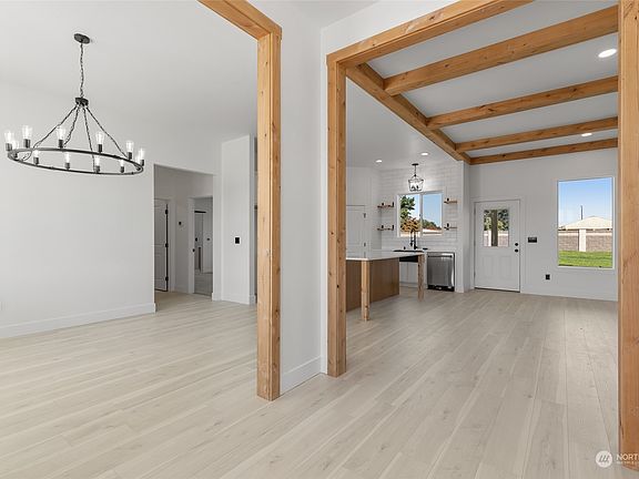 4th image of 351 Stacy Drive SE