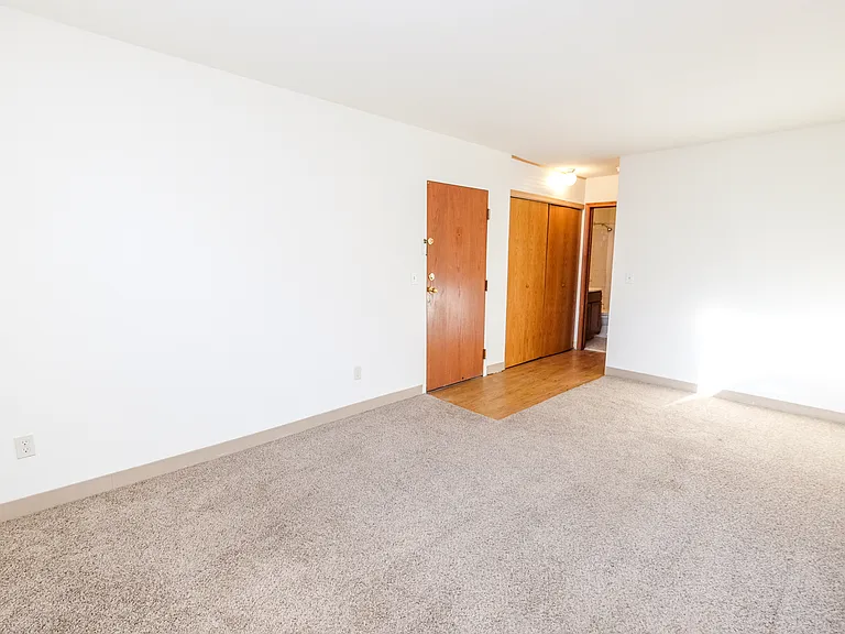 Emerson Apartments | 2537 — Photo 6