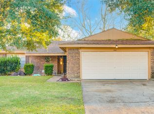 700 N Plantation Dr, Angleton, TX 77515