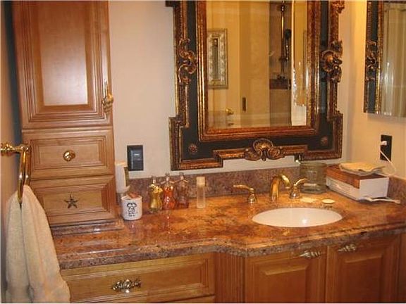 5th image of 3036 NE 49th St #1