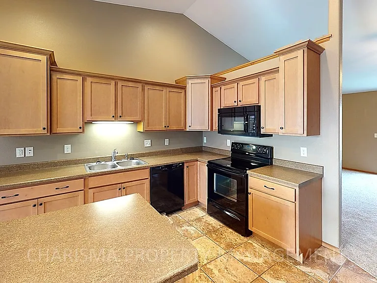 Horizon Properties — Photo 59