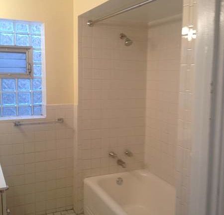 3rd image of 3841 N Leavitt St #2