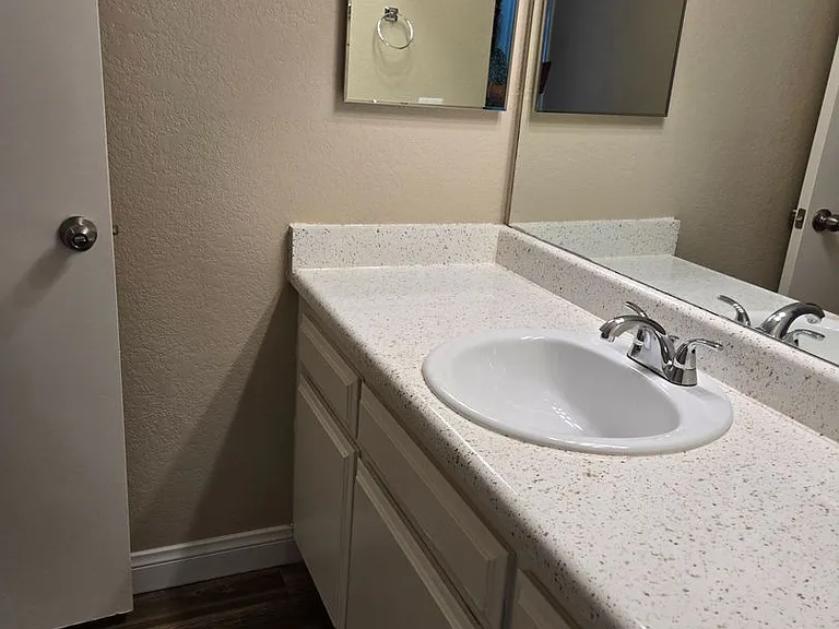 Heights Square Apartments! — Photo 18