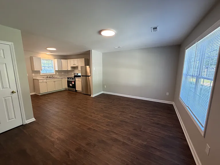 604 Winston Cir — Photo 6