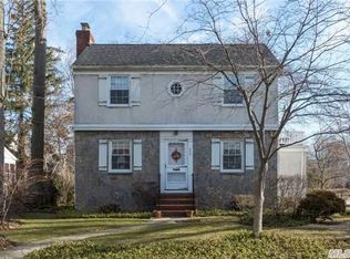 239 E Carpenter St, Valley Stream, NY 11580