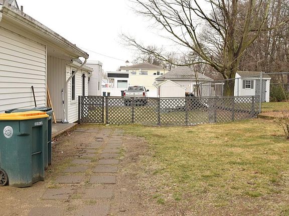 3rd image of 997 Bedford St #3